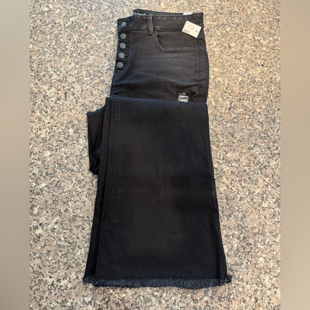 Women's Black High-Waisted Flare M Jeans by Maurices - 14R - NWT